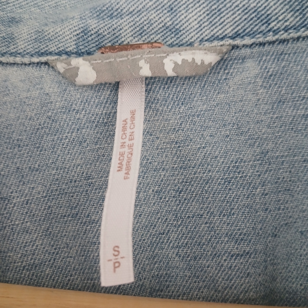 Free People Light Wash Denim Jacket Crop Small S - Picture 10 of 15